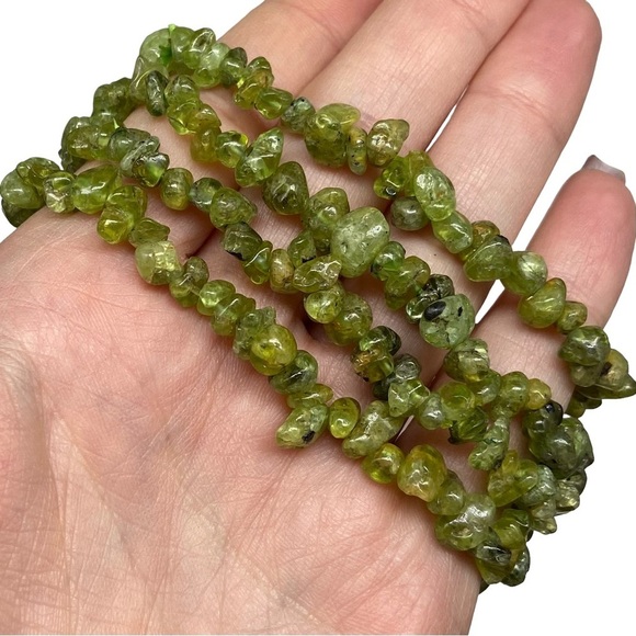Peridot Gemstone Chips Beaded Stretch Bracelet Stone Boho Beads Green - Picture 2 of 4